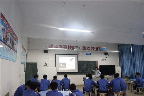 展青年教师教学风采  共促新秀长足进步