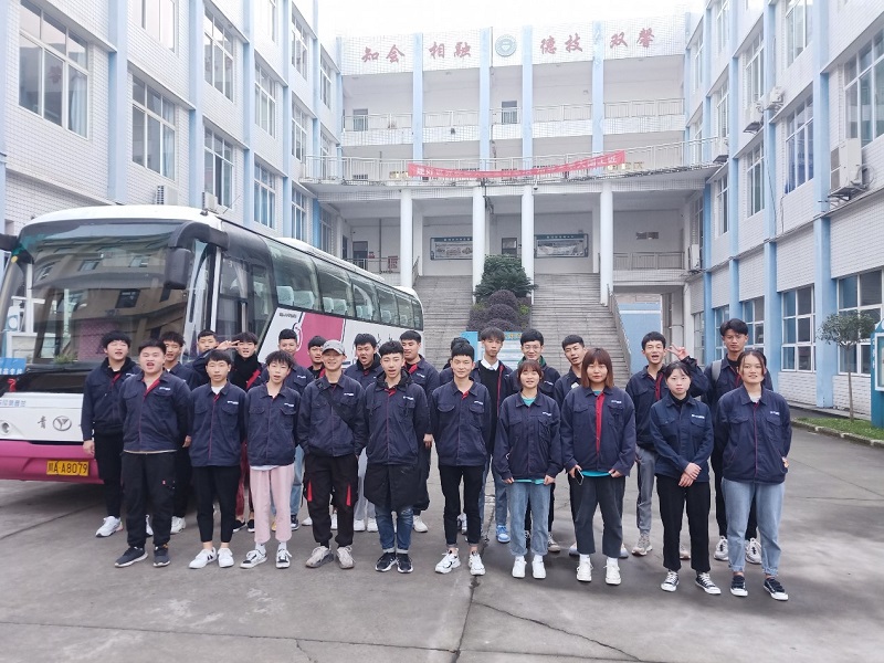 排解企业燃眉之急，显彰精诚校企合作