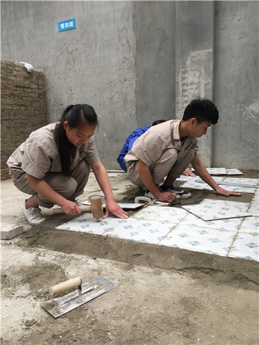 感受施工现场，增强技能水平