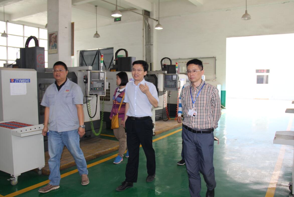 核工业成都机电学校我院调研交流