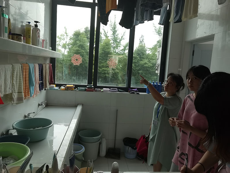 经济管理系开展寝室卫生安全大检查