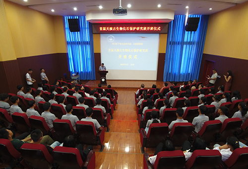 恰同学少年，风华正茂；天地万物，演化寻踪