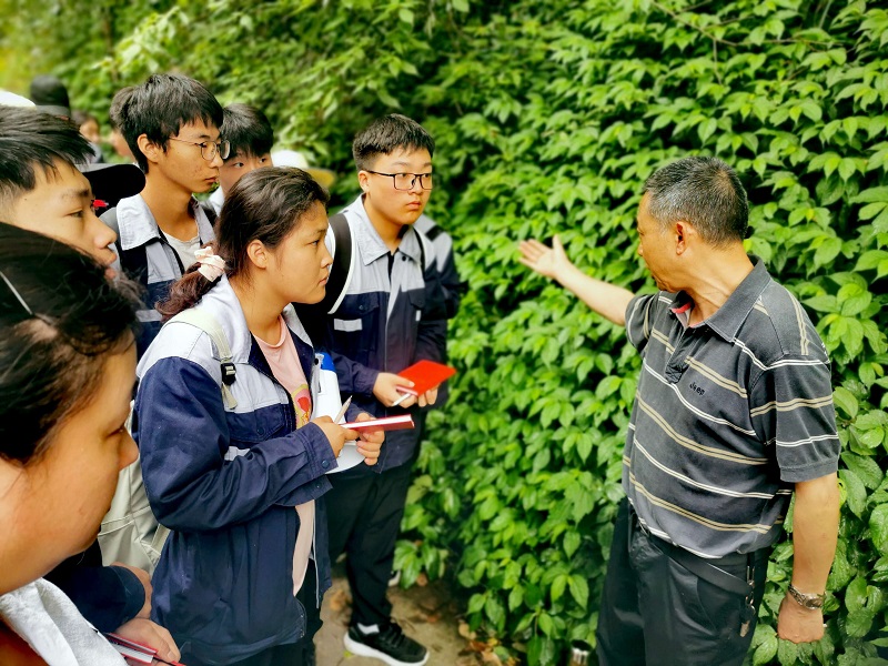 峨眉山地质认识实习大练兵