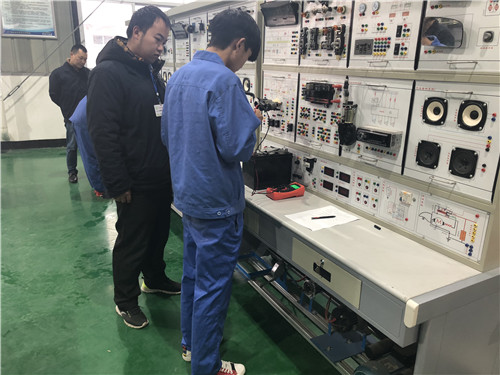 第十一届知识技能节“汽车电器元件检测”项目决赛圆满落幕