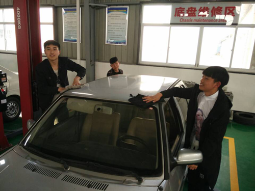 汽车维修16102班开展“学雷锋，树新风”活动