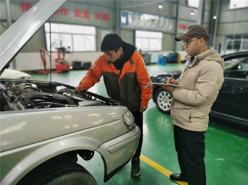 汽车工程系与企业联手对中德班进行期末考评