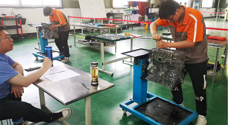 我院第十五届知识技能节“汽车发动机拆检”决赛圆满落幕
