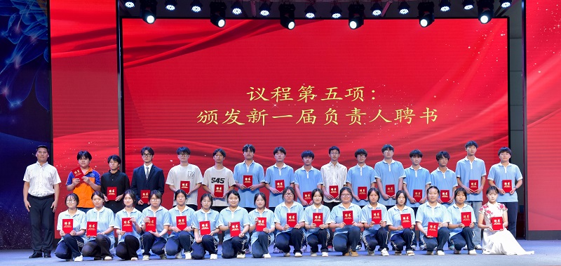 坚定信念信心，阔步复兴征程