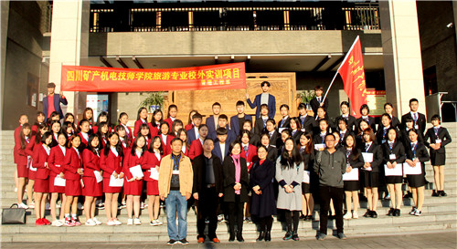 经济管理系与街子镇政府共同开展学生活动.jpg