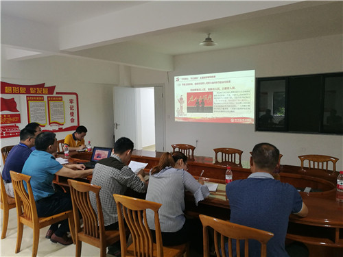 1562918259910664.jpg 杨老师2.jpg