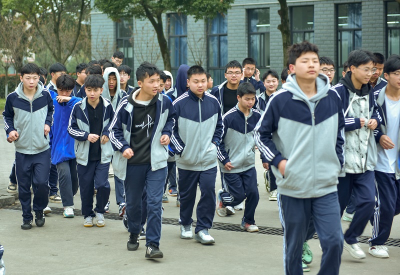 以练筑防  护航校园风