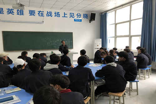 校企零距离对接，企业技术能手进课堂